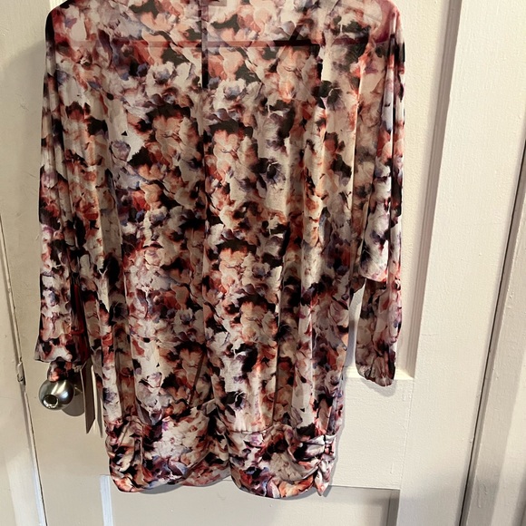 Jennifer Lopez Loose Fitting Blouse - Picture 3 of 6